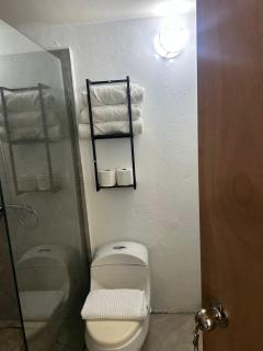 Burwood Breeze Retreat 5 mins to beach AC WiFi - 2