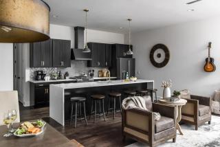 LUXE-Tennessee Row-Heart of Gulch-Mins to Broadway - 2