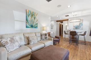 Syrah-2 Units-In Old Town-Walk to Fashion Square - 4