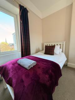 Private Holiday Home with 4 bedrooms- Tower street Guest House - 8