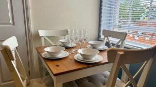 Cosy Central Apartment Sleeps 4, Worcester - Free Parking - 1