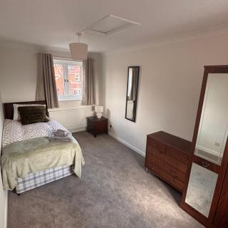 Spacious 4 Bedroom Contractor House, Bridgwater - 3