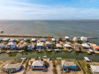 Waterfront home with private grill dock and washer & dryer - 6