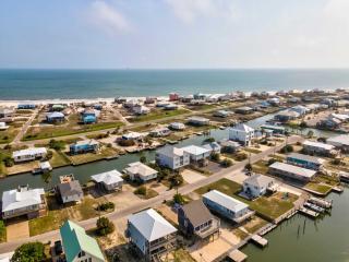 Waterfront home with private grill dock and washer & dryer - 4