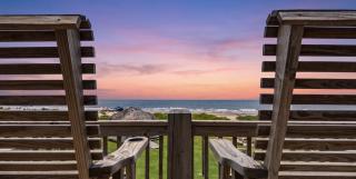 Fire and Ike - A stunning 4 bedroom, 3 bathroom, Beachfront Retreat! Massive Lot Packed w Amenities - 8