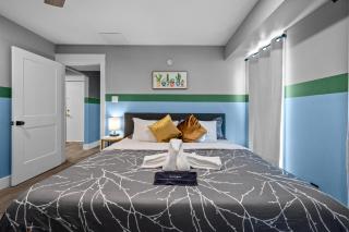 Pool Modern Heights with King Bed - 3