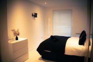 Stylish 2BR Apt in Manchester's Heart - 2