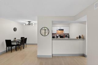 Bright 2BR apartment near Kansas City - 7