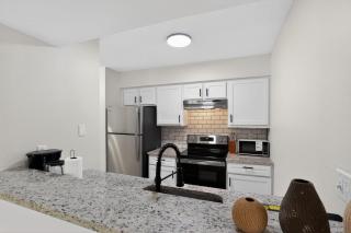 Bright 2BR apartment near Kansas City - 2