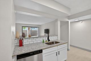 Comfortable 1-bedroom with cozy living - 6