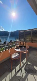 Sunny Lake View Blue & Orange- Family Suite Bissone - 9