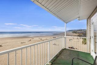 Top Floor Corner King Suite - Stunning Ocean and River Views - 4