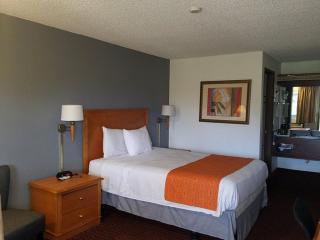 Legacy Inn Kent - 4
