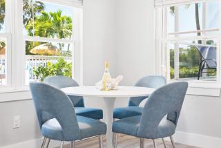 Siesta Key, Heated Pool, Dock on Lagoon, Turtle Beach 1 mile and Crescent Beach 2 miles, 1bdr - 3