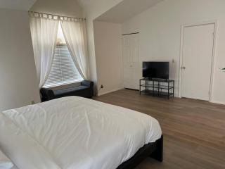 Extended Stay 3 or 4 Beds Cozy Smart Home Living - 6