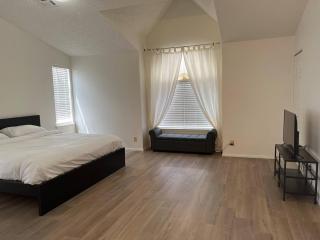 Extended Stay 3 or 4 Beds Cozy Smart Home Living - 8
