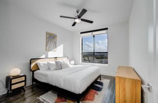 2BR Highrise Balcony View Near FIFA at NRG - 6