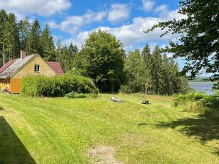 Lakeside Holiday Home with Forest - 8
