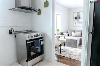Montrose 1 Bedroom Apartment - 1