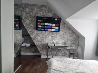 Beautiful double room, mins away from Norbury station - 4