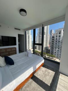 Miami-Brickell with Skyline views Luxury High Rise 2BR-2BATH - walking distance to KASEYA - HEAT ARENA - BAYSIDE - PORT OF MIAMI CRUISE SHIPS - Miami - 1