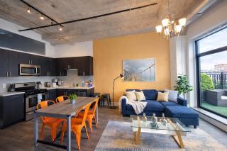 Luxury 3BR Spacious Suite Sleeps 8 Guests with Patio, Skyline View, Optional Parking and Gym Access Near McCormick Place and Lakefront - 1