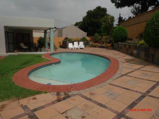 Spacious Garden Cottage - Johannesburg - 1