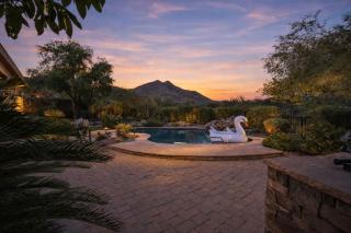 Sunrise Retreat - Backyard Oasis - Beautiful Views - 0