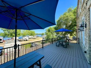 Harbor Hideaway Suite - River Rock Inn - 4
