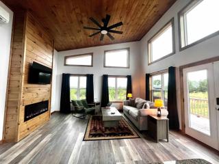 Spruce Arch - King Bed Fireplace Pets Welcome - 8