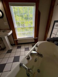 Mill Creek Suite (Jacuzzi Tub) - Potter’s Mill - 1