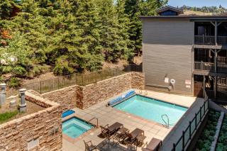 Walk to Ski Slopes Trails Cozy 2-Bedroom 3-Bath Recently Renovated Condo with Pool Hot Tub BBQ and AC BBL-251 by KBM Resorts - 2