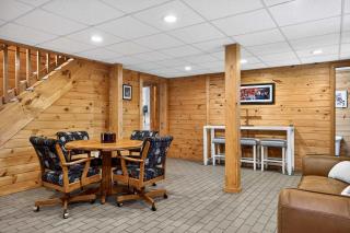 Expansive lakefront cabin with game room and yard - 8