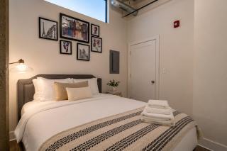 Skyline 2BR in South Loop with Optional Parking & Gym Access Near Museum Campus and McCormick Place - 7