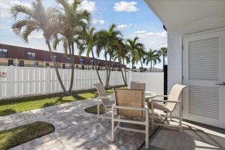 Chateau by the Sea - Cocoa Beach Oceanfront Pet-Friendly Condos with Rooftop Deck & Heated Pool - 4
