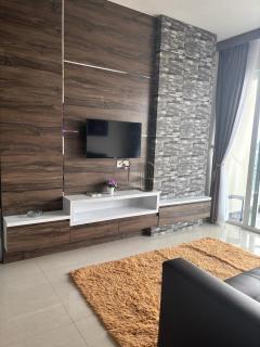 Aston Apartment Family - 3