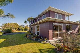 Williamson Getaway - Top Whangamata Location - 0