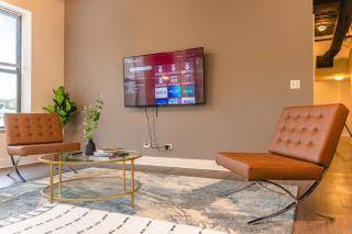 Group Friendly Spacious 3BR Suite with Optional Parking and Gym Access Sleeps 10 Guest Near McCormick Place and Soldier Field - 3