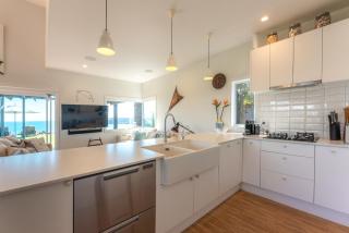 The Point Onetangi - Luxury, Ocean Views and Spa Pool - 6