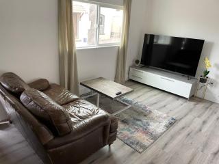 Adorable one bedroom guest house with parking - 5