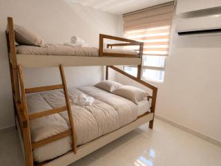Cartagena Inawa Condo - Sleeps 6 - 7 min Walking from beach - 7