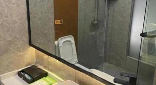 IU Hotels· Wuhan Jianghan Road Metro Station - 4