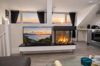 Unit 6 Penthouse Apartment With Harbour & Island Views - 3