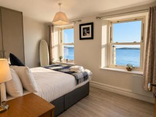 Unit 6 Penthouse Apartment With Harbour & Island Views - 2