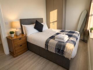 Unit 6 Penthouse Apartment With Harbour & Island Views - 1