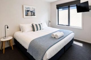 Villa 3 NEW 2Bed-Bath Close to Shops-10 minutes to Airport - 6