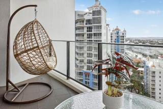 Serene Coastal Apartment with Free Parking Pool Gym - 1