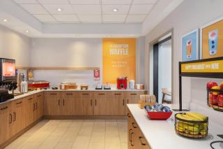 Hampton Inn & Suites by Hilton Langley-Surrey - 4