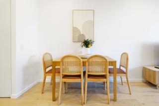 Griffith Apartment - Prime Location, Courtyard, Gym - 8