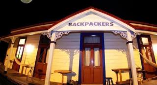 Stables Lodge Backpackers - 1